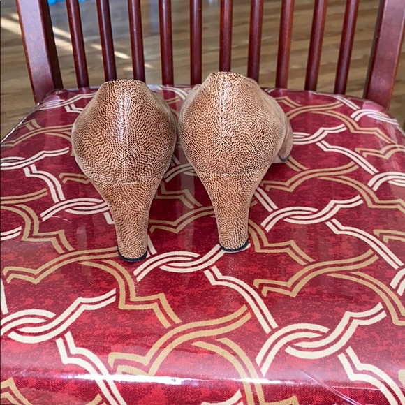 Shoes - Picture 4 of 8